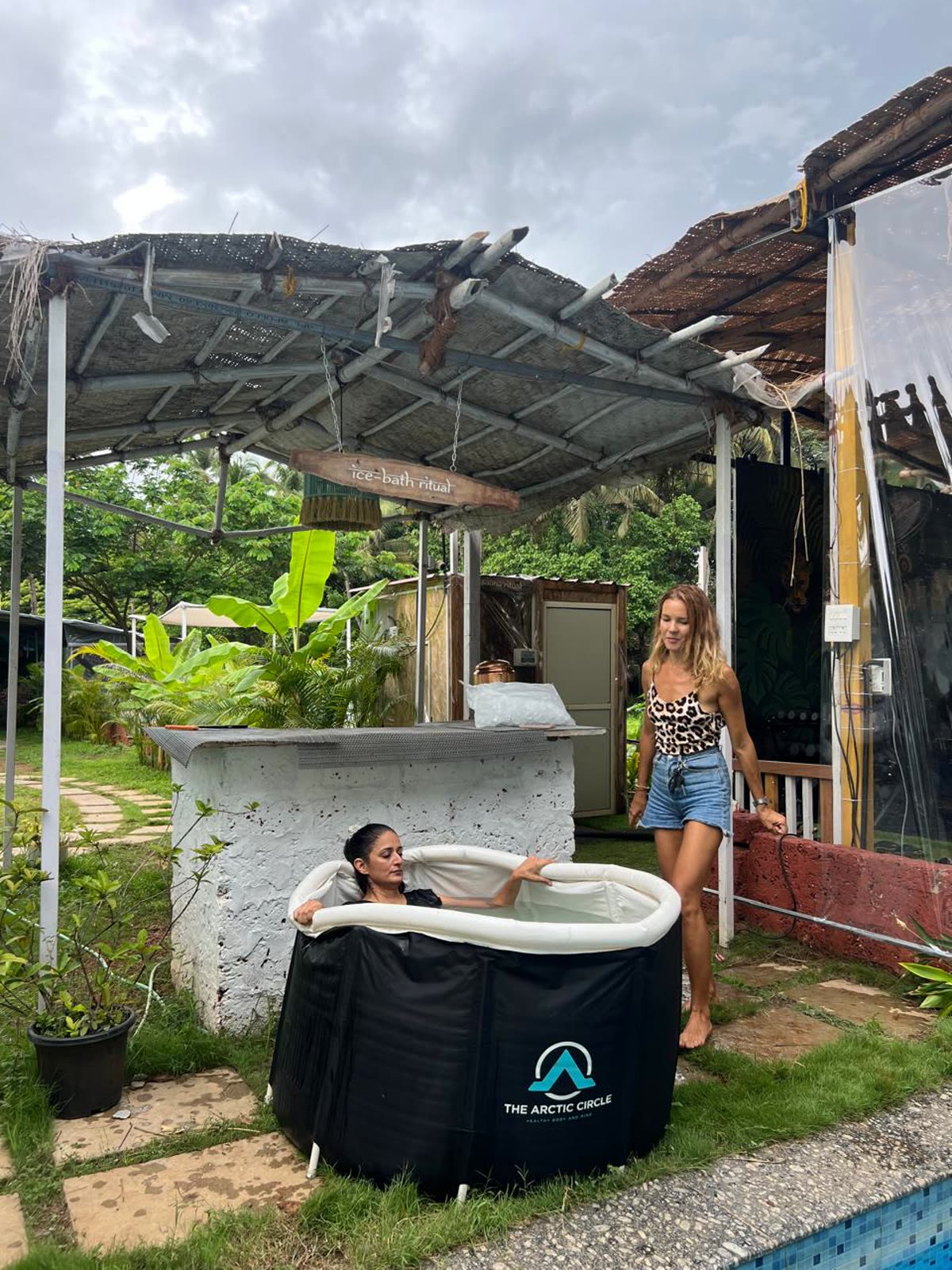 Guests in the ice bath with a coach at Gaia, Morjim